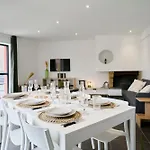 Spacieux Loft Moderne - *